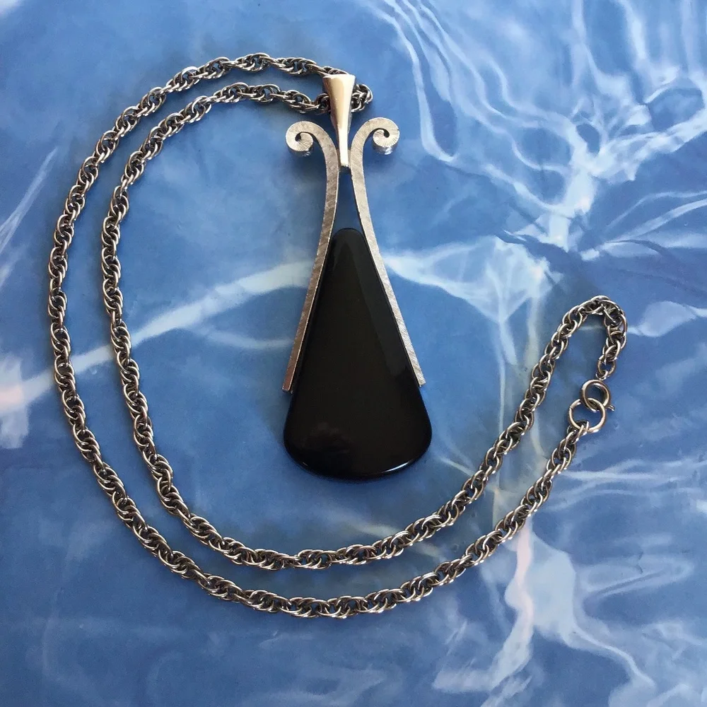 Vintage 1970’s Avon Silver Necklace with Ebony Teardrop Pendant - Picture 2 of 16